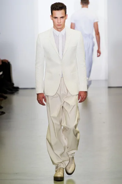 Look 3